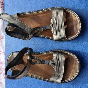 Naot Women's Metallic Sandals Size 38=7-7.5